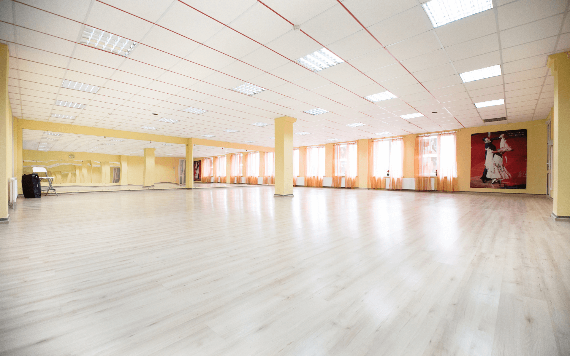 Бальные парные танцы, соло-латина, аргентинское танго, хастл — занятия на любой вкус. Научиться танцевать может каждый!