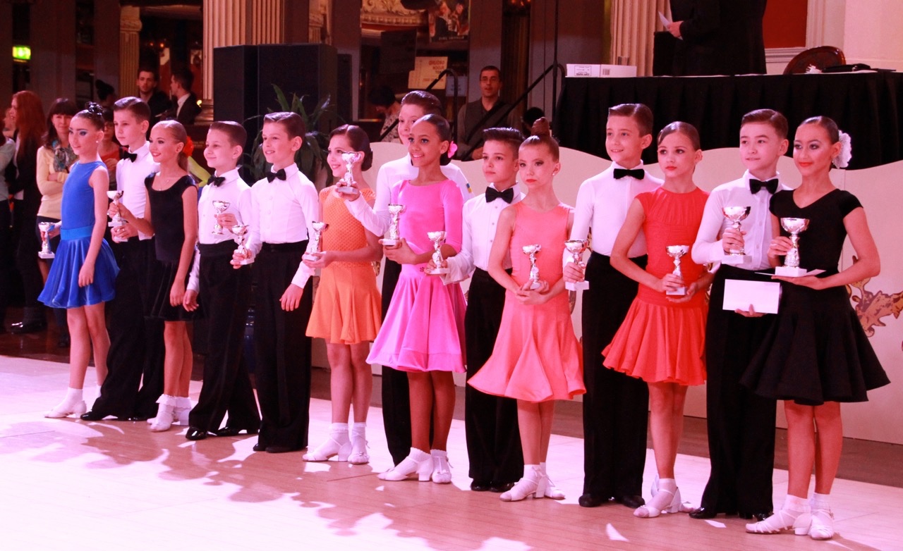 Пять причин учиться спортивным бальным танцам в студии «DanceFly» 